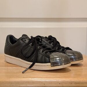 GUC Adidas Originals Superstar 6.5 Black and Silver Metal Toe Sneakers